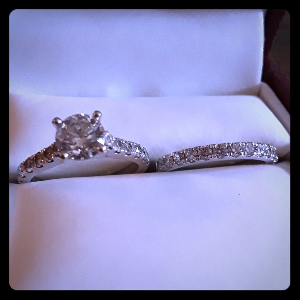 Engagement set